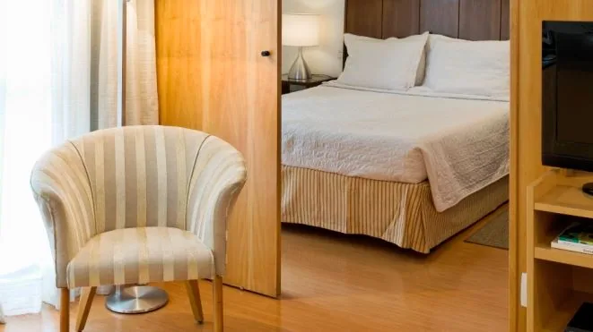 Quarto de hotel parceiro disponível para hospedagem dos convidados